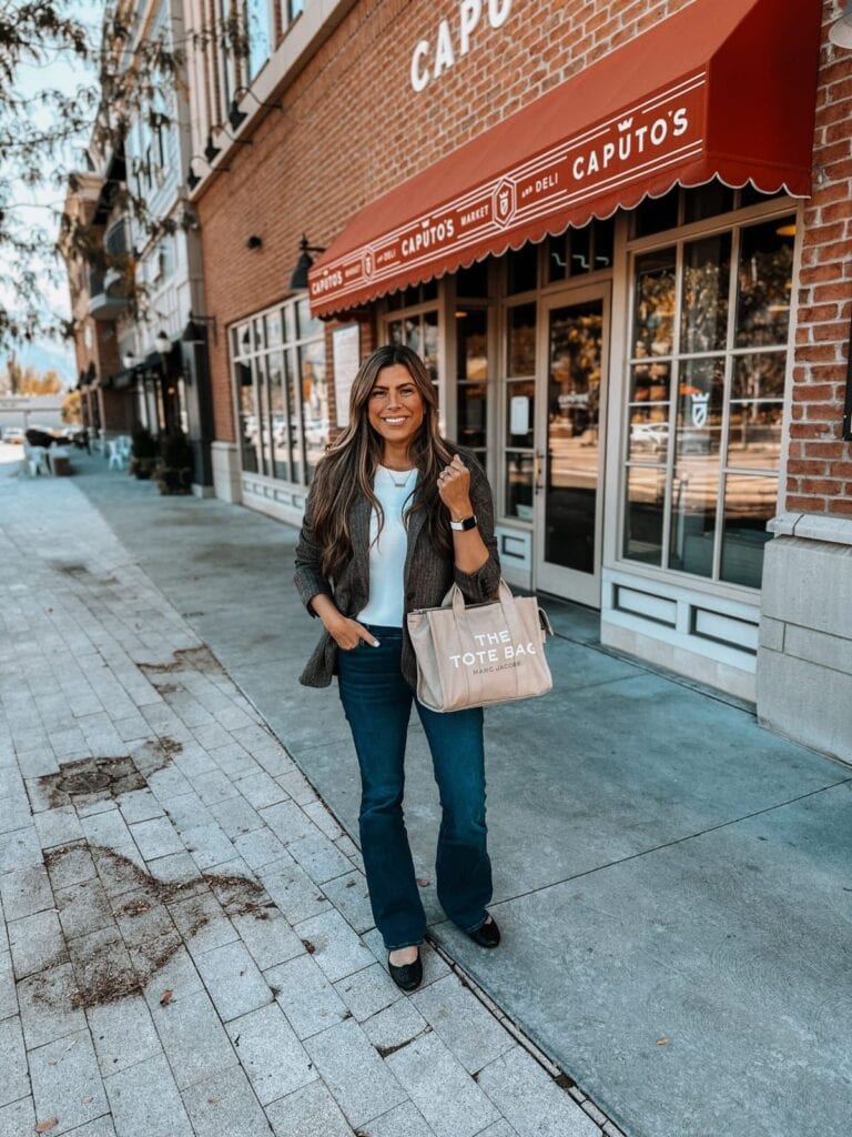 Corrine wearing her fave jeans with Marc Jacobs Tote Bag